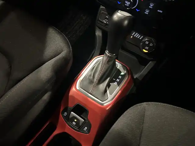 クライスラー・ジープ ジープ レネゲード トレイルホーク 道央・札幌 2019(令1)年 2.8万km ブラック Uconnectナビ/フルセグテレビ/USB/BT/バックカメラ/パークセンス/クルーズコントロール/ブラインドスポットアシスト/レーンセンス/前面衝突警報/セレクテレインシステム/LEDヘッドライト