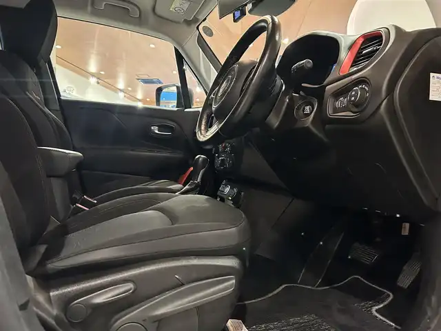 クライスラー・ジープ ジープ レネゲード トレイルホーク 道央・札幌 2019(令1)年 2.8万km ブラック Uconnectナビ/フルセグテレビ/USB/BT/バックカメラ/パークセンス/クルーズコントロール/ブラインドスポットアシスト/レーンセンス/前面衝突警報/セレクテレインシステム/LEDヘッドライト