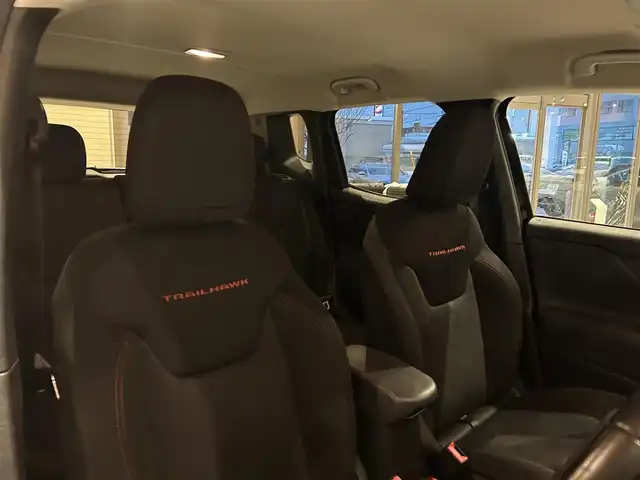 クライスラー・ジープ ジープ レネゲード トレイルホーク 道央・札幌 2019(令1)年 2.8万km ブラック Uconnectナビ/フルセグテレビ/USB/BT/バックカメラ/パークセンス/クルーズコントロール/ブラインドスポットアシスト/レーンセンス/前面衝突警報/セレクテレインシステム/LEDヘッドライト