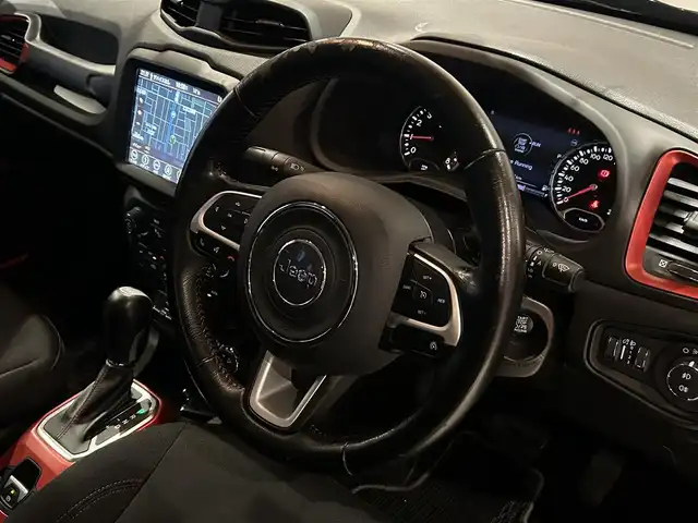 クライスラー・ジープ ジープ レネゲード トレイルホーク 道央・札幌 2019(令1)年 2.8万km ブラック Uconnectナビ/フルセグテレビ/USB/BT/バックカメラ/パークセンス/クルーズコントロール/ブラインドスポットアシスト/レーンセンス/前面衝突警報/セレクテレインシステム/LEDヘッドライト