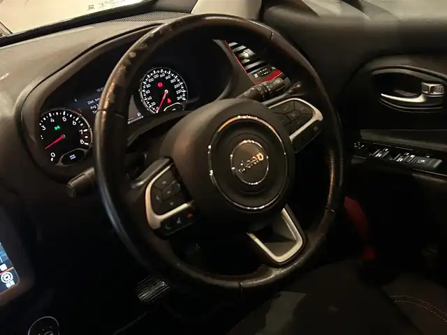 クライスラー・ジープ ジープ レネゲード トレイルホーク 道央・札幌 2019(令1)年 2.8万km ブラック Uconnectナビ/フルセグテレビ/USB/BT/バックカメラ/パークセンス/クルーズコントロール/ブラインドスポットアシスト/レーンセンス/前面衝突警報/セレクテレインシステム/LEDヘッドライト