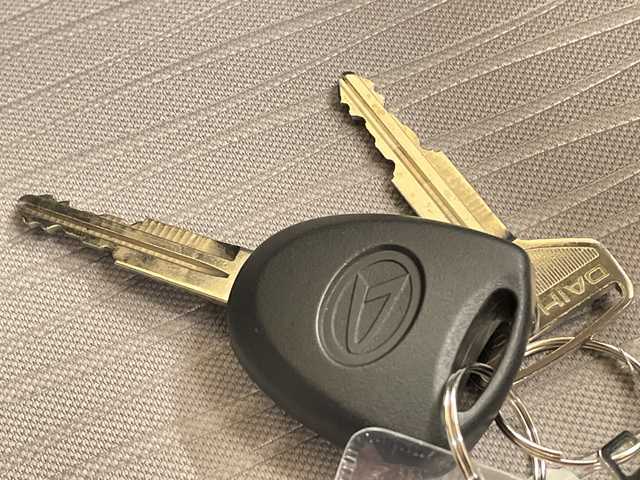 ダイハツ ミラ イース X SAⅢ 道央・札幌 2025(令7)年 0.1万km シャイニングホワイトパール /オーディオレス//バックカメラ取付有//４WD//スマートアシスト車//衝突軽減ブレーキ//オートライト//オートハイビーム//コーナーセンサー//横滑り防止装置//アイドリングストップ//パワーウィンドウ