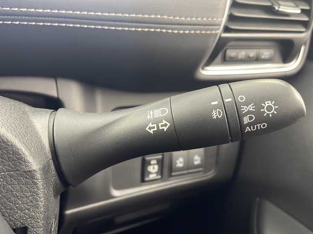 日産 セレナ ハイウェイスター Vセレクション 岐阜県 2017(平29)年 2.4万km ブリリアントホワイトパール 2トーン 純正ナビ/（BT/フルセグ/CD/AUX/AM/FM/SD）/全方位カメラ/衝突軽減ブレーキ/クルーズコントロール/後席モニター/両側パワースライドドア/コーナーセンサー前後/ETC/ドライブレコーダー前後/スマートキー/プッシュスタート/革ステアリング/ステアリングスイッチ/サイドカーテンエアバック/LEDヘッドライト/オートライト/純正アルミホイール/純正フロアマット/純正ドアバイザー/アイドリングストップ