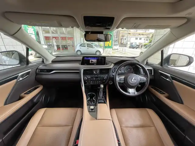 レクサス ＲＸ 450h 東京都 2016(平28)年 2.9万km ソニッククォーツ ワンオーナー/TRDエアロ/・フロントスポイラー/サイドスカート/・スポーツマフラー＆リヤディフューザー/本革シート/前席シートヒーター/ベンチレーション/ムーンルーフ/三眼LEDヘッドランプ/ルーフレール/純正12.3インチナビ/・プレミアムサウンドシステム（12スピーカ）/・フルセグTV/Bluetoothオーディオ/DVD/後席モニター×2（TVM-PW900）/ヘッドアップディスプレイ/ステアリングヒーター/純正アルミホイール20インチ/ビルトインETC2.0/純正フロアマット/保証書/取扱説明書/スペアキー+カードキー