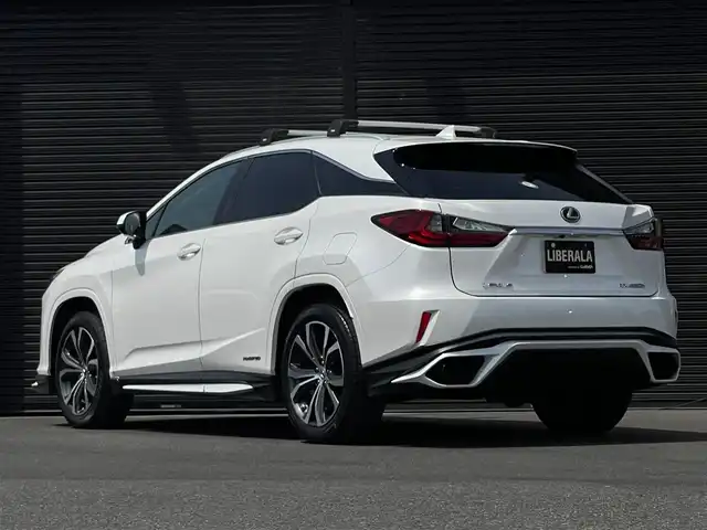 レクサス ＲＸ 450h 山梨県 2016(平28)年 2.9万km ソニッククォーツ ワンオーナー/TRDエアロ/・フロントスポイラー/サイドスカート/・スポーツマフラー＆リヤディフューザー/本革シート/前席シートヒーター/ベンチレーション/ムーンルーフ/三眼LEDヘッドランプ/ルーフレール/純正12.3インチナビ/・プレミアムサウンドシステム（12スピーカ）/・フルセグTV/Bluetoothオーディオ/DVD/後席モニター×2（TVM-PW900）/ヘッドアップディスプレイ/ステアリングヒーター/純正アルミホイール20インチ/ビルトインETC2.0/純正フロアマット/保証書/取扱説明書/スペアキー+カードキー