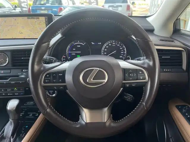 レクサス ＲＸ 450h 山梨県 2016(平28)年 2.9万km ソニッククォーツ ワンオーナー/TRDエアロ/・フロントスポイラー/サイドスカート/・スポーツマフラー＆リヤディフューザー/本革シート/前席シートヒーター/ベンチレーション/ムーンルーフ/三眼LEDヘッドランプ/ルーフレール/純正12.3インチナビ/・プレミアムサウンドシステム（12スピーカ）/・フルセグTV/Bluetoothオーディオ/DVD/後席モニター×2（TVM-PW900）/ヘッドアップディスプレイ/ステアリングヒーター/純正アルミホイール20インチ/ビルトインETC2.0/純正フロアマット/保証書/取扱説明書/スペアキー+カードキー