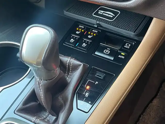 レクサス ＲＸ 450h 山梨県 2016(平28)年 2.9万km ソニッククォーツ ワンオーナー/TRDエアロ/・フロントスポイラー/サイドスカート/・スポーツマフラー＆リヤディフューザー/本革シート/前席シートヒーター/ベンチレーション/ムーンルーフ/三眼LEDヘッドランプ/ルーフレール/純正12.3インチナビ/・プレミアムサウンドシステム（12スピーカ）/・フルセグTV/Bluetoothオーディオ/DVD/後席モニター×2（TVM-PW900）/ヘッドアップディスプレイ/ステアリングヒーター/純正アルミホイール20インチ/ビルトインETC2.0/純正フロアマット/保証書/取扱説明書/スペアキー+カードキー