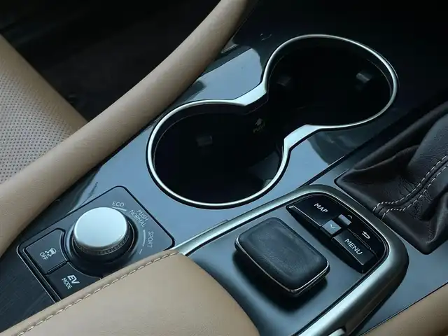 レクサス ＲＸ 450h 山梨県 2016(平28)年 2.9万km ソニッククォーツ ワンオーナー/TRDエアロ/・フロントスポイラー/サイドスカート/・スポーツマフラー＆リヤディフューザー/本革シート/前席シートヒーター/ベンチレーション/ムーンルーフ/三眼LEDヘッドランプ/ルーフレール/純正12.3インチナビ/・プレミアムサウンドシステム（12スピーカ）/・フルセグTV/Bluetoothオーディオ/DVD/後席モニター×2（TVM-PW900）/ヘッドアップディスプレイ/ステアリングヒーター/純正アルミホイール20インチ/ビルトインETC2.0/純正フロアマット/保証書/取扱説明書/スペアキー+カードキー