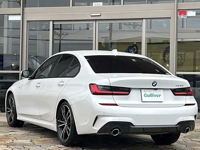ＢＭＷ ３２０ｉ Mスポーツ 静岡県 2019(令1)年 1.5万km ミネラルホワイト 純正メーカーナビ/・FM/AM/・Bluetooth/・Screen Mirroring/主要装備/・ＥＴＣ/・ＯＰ１９インチＡＷ/・黒革シート/・パワーバックドア/・前後純正ドラレコ/・運転席＋助手席パワーシート/・運転席+助手席シートヒーター/・サイドカーテンエアバッグ/・走行モード切替/・前後コーナーセンサー/・レーダークルコン/・ワイヤレス充電/・オートハイビーム/・リアオートエアコン/・パーキングアシスト