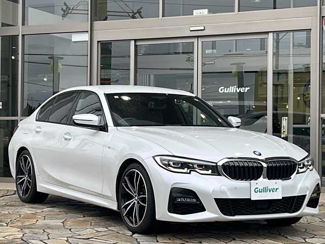 ＢＭＷ ３２０ｉ Mスポーツ 静岡県 2019(令1)年 1.5万km ミネラルホワイト 純正メーカーナビ/・FM/AM/・Bluetooth/・Screen Mirroring/主要装備/・ＥＴＣ/・ＯＰ１９インチＡＷ/・黒革シート/・パワーバックドア/・前後純正ドラレコ/・運転席＋助手席パワーシート/・運転席+助手席シートヒーター/・サイドカーテンエアバッグ/・走行モード切替/・前後コーナーセンサー/・レーダークルコン/・ワイヤレス充電/・オートハイビーム/・リアオートエアコン/・パーキングアシスト