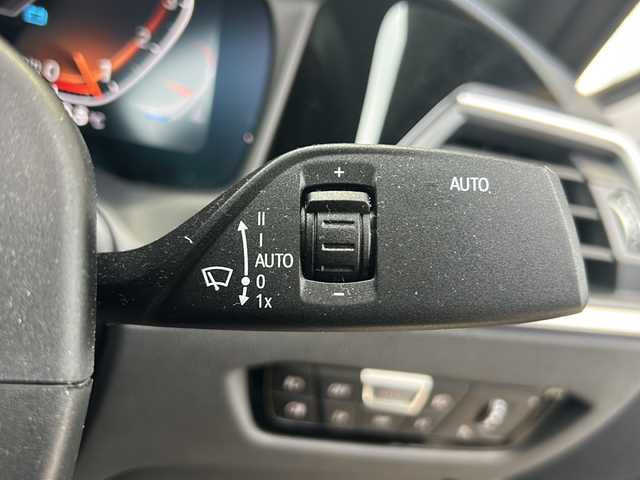 ＢＭＷ ３２０ｉ Mスポーツ 静岡県 2019(令1)年 1.5万km ミネラルホワイト 純正メーカーナビ/・FM/AM/・Bluetooth/・Screen Mirroring/主要装備/・ＥＴＣ/・ＯＰ１９インチＡＷ/・黒革シート/・パワーバックドア/・前後純正ドラレコ/・運転席＋助手席パワーシート/・運転席+助手席シートヒーター/・サイドカーテンエアバッグ/・走行モード切替/・前後コーナーセンサー/・レーダークルコン/・ワイヤレス充電/・オートハイビーム/・リアオートエアコン/・パーキングアシスト