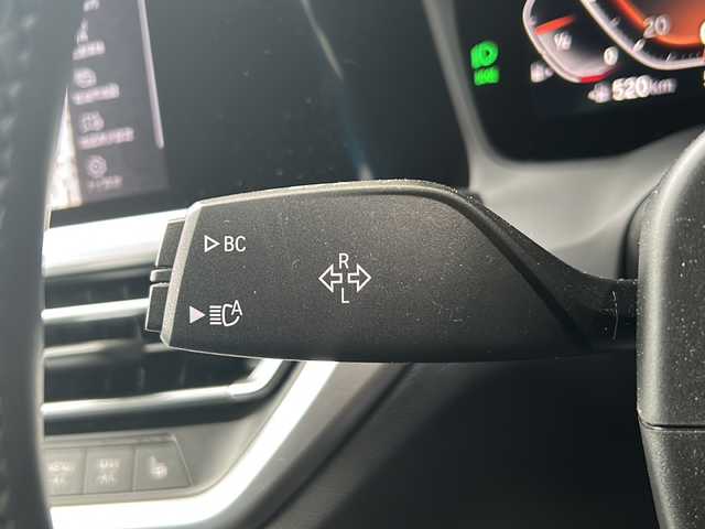 ＢＭＷ ３２０ｉ Mスポーツ 静岡県 2019(令1)年 1.5万km ミネラルホワイト 純正メーカーナビ/・FM/AM/・Bluetooth/・Screen Mirroring/主要装備/・ＥＴＣ/・ＯＰ１９インチＡＷ/・黒革シート/・パワーバックドア/・前後純正ドラレコ/・運転席＋助手席パワーシート/・運転席+助手席シートヒーター/・サイドカーテンエアバッグ/・走行モード切替/・前後コーナーセンサー/・レーダークルコン/・ワイヤレス充電/・オートハイビーム/・リアオートエアコン/・パーキングアシスト