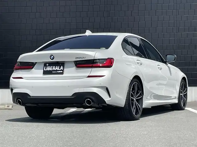 ＢＭＷ ３２０ｉ Mスポーツ 静岡県 2019(令1)年 1.5万km ミネラルホワイト OPカラー　ミネラルホワイト/インテリジェントセーフティ/衝突軽減ブレーキACC/車線逸脱警告BSM/IDriveナビBluetooth/バックカメラ/Hilineパッケージ/ブラックレザーシート /シートヒーター /前席パワーシート運転席メモリー機能/コンフォートパッケージ/コンフォートアクセス/パワートランクリッド/アンビエントライト /置くだけ充電/LEDヘッドライト/前後ドライブレコーダー/DSRCETC