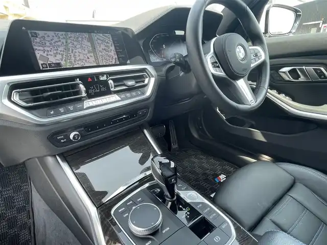ＢＭＷ ３２０ｉ Mスポーツ 静岡県 2019(令1)年 1.5万km ミネラルホワイト OPカラー　ミネラルホワイト/インテリジェントセーフティ/衝突軽減ブレーキACC/車線逸脱警告BSM/IDriveナビBluetooth/バックカメラ/Hilineパッケージ/ブラックレザーシート /シートヒーター /前席パワーシート運転席メモリー機能/コンフォートパッケージ/コンフォートアクセス/パワートランクリッド/アンビエントライト /置くだけ充電/LEDヘッドライト/前後ドライブレコーダー/DSRCETC
