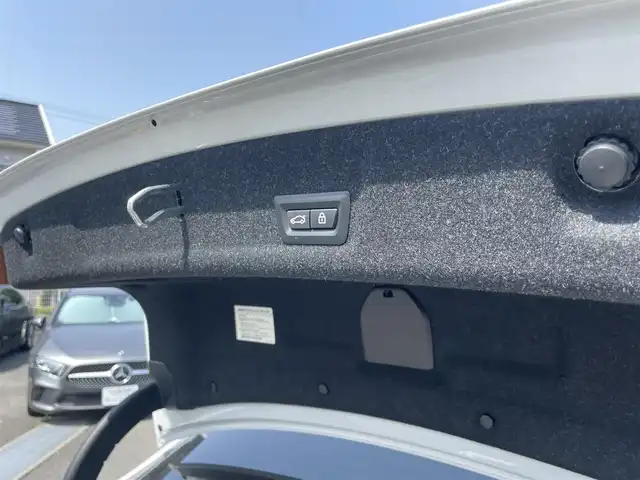 ＢＭＷ ３２０ｉ Mスポーツ 静岡県 2019(令1)年 1.5万km ミネラルホワイト OPカラー　ミネラルホワイト/インテリジェントセーフティ/衝突軽減ブレーキACC/車線逸脱警告BSM/IDriveナビBluetooth/バックカメラ/Hilineパッケージ/ブラックレザーシート /シートヒーター /前席パワーシート運転席メモリー機能/コンフォートパッケージ/コンフォートアクセス/パワートランクリッド/アンビエントライト /置くだけ充電/LEDヘッドライト/前後ドライブレコーダー/DSRCETC