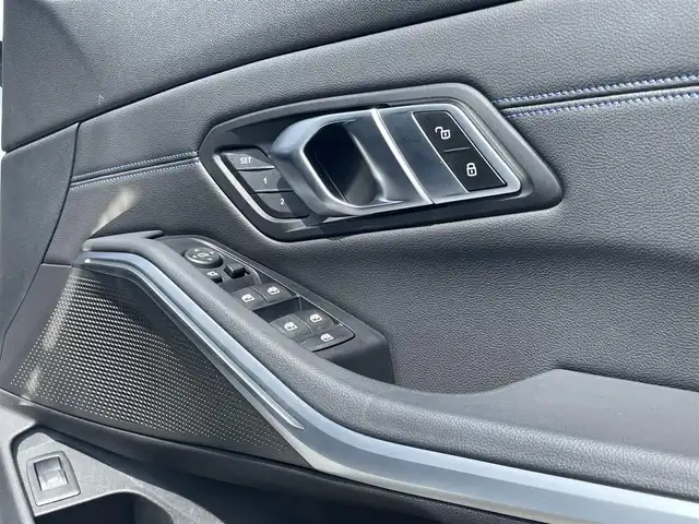 ＢＭＷ ３２０ｉ Mスポーツ 静岡県 2019(令1)年 1.5万km ミネラルホワイト OPカラー　ミネラルホワイト/インテリジェントセーフティ/衝突軽減ブレーキACC/車線逸脱警告BSM/IDriveナビBluetooth/バックカメラ/Hilineパッケージ/ブラックレザーシート /シートヒーター /前席パワーシート運転席メモリー機能/コンフォートパッケージ/コンフォートアクセス/パワートランクリッド/アンビエントライト /置くだけ充電/LEDヘッドライト/前後ドライブレコーダー/DSRCETC