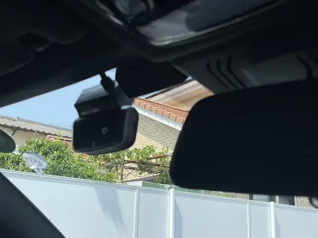 ＢＭＷ ３２０ｉ Mスポーツ 静岡県 2019(令1)年 1.5万km ミネラルホワイト OPカラー　ミネラルホワイト/インテリジェントセーフティ/衝突軽減ブレーキACC/車線逸脱警告BSM/IDriveナビBluetooth/バックカメラ/Hilineパッケージ/ブラックレザーシート /シートヒーター /前席パワーシート運転席メモリー機能/コンフォートパッケージ/コンフォートアクセス/パワートランクリッド/アンビエントライト /置くだけ充電/LEDヘッドライト/前後ドライブレコーダー/DSRCETC