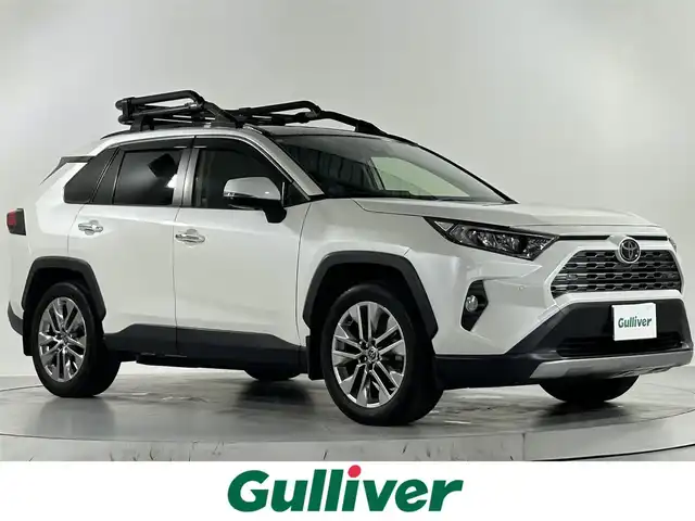 トヨタ ＲＡＶ４ G Zパッケージ 佐賀県 2019(令1)年 5.5万km ホワイトパールクリスタルシャイン 純正9インチナビ/フルセグTV/CD/DVD/Bluetooth/サンルーフ/バックカメラ　/デジタルインナールームミラー/衝突被害軽減システム/レーダークルーズコントロール/レーンアシスト/ロードサインアシスト/クリアランスソナー/オートライト/オートマチックハイビーム/ダウンヒルアシストコントロール/電子パーキング/オートブレーキホールド/前方ドライブレコーダー/ステアリングヒーター/ビルトインETC2.0/ルーフキャリア/パワーバックドア/LEDヘッドライト/フォグライト/運転席パワーシート/運転席・助手席シートヒーター/運転席メモリーシート/合皮シート/ISOFIX対応シート