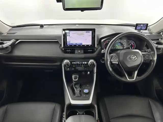 トヨタ ＲＡＶ４ G Zパッケージ 佐賀県 2019(令1)年 5.5万km ホワイトパールクリスタルシャイン 純正9インチナビ/フルセグTV/CD/DVD/Bluetooth/サンルーフ/バックカメラ　/デジタルインナールームミラー/衝突被害軽減システム/レーダークルーズコントロール/レーンアシスト/ロードサインアシスト/クリアランスソナー/オートライト/オートマチックハイビーム/ダウンヒルアシストコントロール/電子パーキング/オートブレーキホールド/前方ドライブレコーダー/ステアリングヒーター/ビルトインETC2.0/ルーフキャリア/パワーバックドア/LEDヘッドライト/フォグライト/運転席パワーシート/運転席・助手席シートヒーター/運転席メモリーシート/合皮シート/ISOFIX対応シート