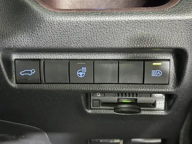 トヨタ ＲＡＶ４ G Zパッケージ 佐賀県 2019(令1)年 5.5万km ホワイトパールクリスタルシャイン 純正9インチナビ/フルセグTV/CD/DVD/Bluetooth/サンルーフ/バックカメラ　/デジタルインナールームミラー/衝突被害軽減システム/レーダークルーズコントロール/レーンアシスト/ロードサインアシスト/クリアランスソナー/オートライト/オートマチックハイビーム/ダウンヒルアシストコントロール/電子パーキング/オートブレーキホールド/前方ドライブレコーダー/ステアリングヒーター/ビルトインETC2.0/ルーフキャリア/パワーバックドア/LEDヘッドライト/フォグライト/運転席パワーシート/運転席・助手席シートヒーター/運転席メモリーシート/合皮シート/ISOFIX対応シート