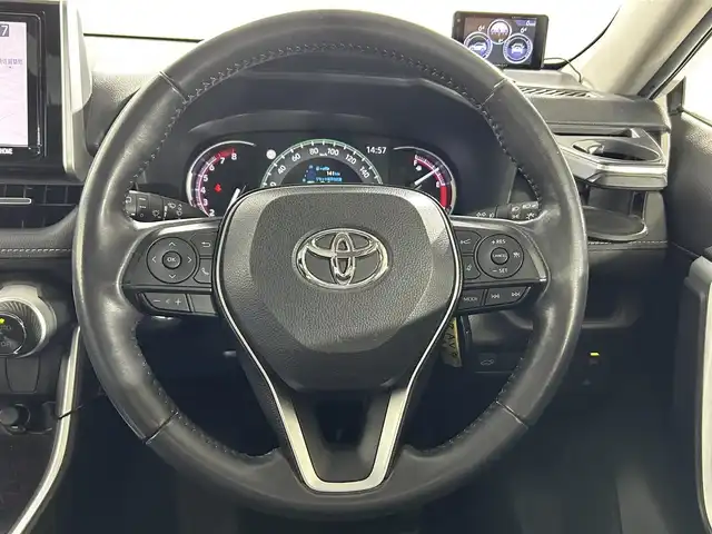 トヨタ ＲＡＶ４ G Zパッケージ 佐賀県 2019(令1)年 5.5万km ホワイトパールクリスタルシャイン 純正9インチナビ/フルセグTV/CD/DVD/Bluetooth/サンルーフ/バックカメラ　/デジタルインナールームミラー/衝突被害軽減システム/レーダークルーズコントロール/レーンアシスト/ロードサインアシスト/クリアランスソナー/オートライト/オートマチックハイビーム/ダウンヒルアシストコントロール/電子パーキング/オートブレーキホールド/前方ドライブレコーダー/ステアリングヒーター/ビルトインETC2.0/ルーフキャリア/パワーバックドア/LEDヘッドライト/フォグライト/運転席パワーシート/運転席・助手席シートヒーター/運転席メモリーシート/合皮シート/ISOFIX対応シート