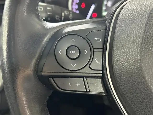トヨタ ＲＡＶ４ G Zパッケージ 佐賀県 2019(令1)年 5.5万km ホワイトパールクリスタルシャイン 純正9インチナビ/フルセグTV/CD/DVD/Bluetooth/サンルーフ/バックカメラ　/デジタルインナールームミラー/衝突被害軽減システム/レーダークルーズコントロール/レーンアシスト/ロードサインアシスト/クリアランスソナー/オートライト/オートマチックハイビーム/ダウンヒルアシストコントロール/電子パーキング/オートブレーキホールド/前方ドライブレコーダー/ステアリングヒーター/ビルトインETC2.0/ルーフキャリア/パワーバックドア/LEDヘッドライト/フォグライト/運転席パワーシート/運転席・助手席シートヒーター/運転席メモリーシート/合皮シート/ISOFIX対応シート