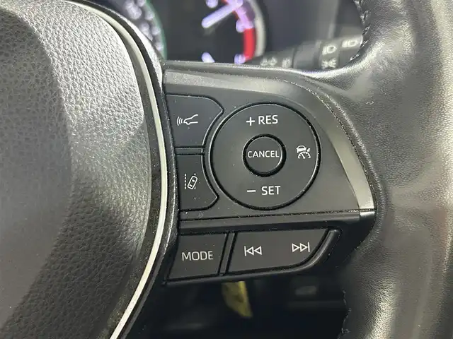 トヨタ ＲＡＶ４ G Zパッケージ 佐賀県 2019(令1)年 5.5万km ホワイトパールクリスタルシャイン 純正9インチナビ/フルセグTV/CD/DVD/Bluetooth/サンルーフ/バックカメラ　/デジタルインナールームミラー/衝突被害軽減システム/レーダークルーズコントロール/レーンアシスト/ロードサインアシスト/クリアランスソナー/オートライト/オートマチックハイビーム/ダウンヒルアシストコントロール/電子パーキング/オートブレーキホールド/前方ドライブレコーダー/ステアリングヒーター/ビルトインETC2.0/ルーフキャリア/パワーバックドア/LEDヘッドライト/フォグライト/運転席パワーシート/運転席・助手席シートヒーター/運転席メモリーシート/合皮シート/ISOFIX対応シート
