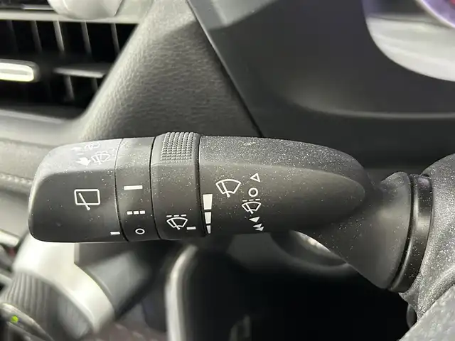トヨタ ＲＡＶ４ G Zパッケージ 佐賀県 2019(令1)年 5.5万km ホワイトパールクリスタルシャイン 純正9インチナビ/フルセグTV/CD/DVD/Bluetooth/サンルーフ/バックカメラ　/デジタルインナールームミラー/衝突被害軽減システム/レーダークルーズコントロール/レーンアシスト/ロードサインアシスト/クリアランスソナー/オートライト/オートマチックハイビーム/ダウンヒルアシストコントロール/電子パーキング/オートブレーキホールド/前方ドライブレコーダー/ステアリングヒーター/ビルトインETC2.0/ルーフキャリア/パワーバックドア/LEDヘッドライト/フォグライト/運転席パワーシート/運転席・助手席シートヒーター/運転席メモリーシート/合皮シート/ISOFIX対応シート