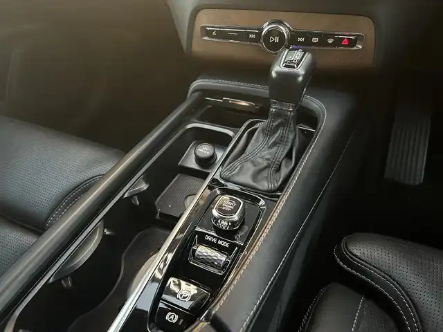 ボルボ ＸＣ９０ D5 AWD インスクリプション 福岡県 2019(令1)年 5.6万km オニキスブラックP インテリＳ/ＡＣＣ/黒革シート/エアシート/シートヒーター/純正ナビ/・Ａｐｐｌｅｃａｒｐｌａｙ・ａｎｄｒｏｉｄａｕｔｏ・BT　/全方位カメラ/パワーバックドア/ＬＥＤライト/オートハイビーム/純正２０インチＡＷ/ＥＴＣ