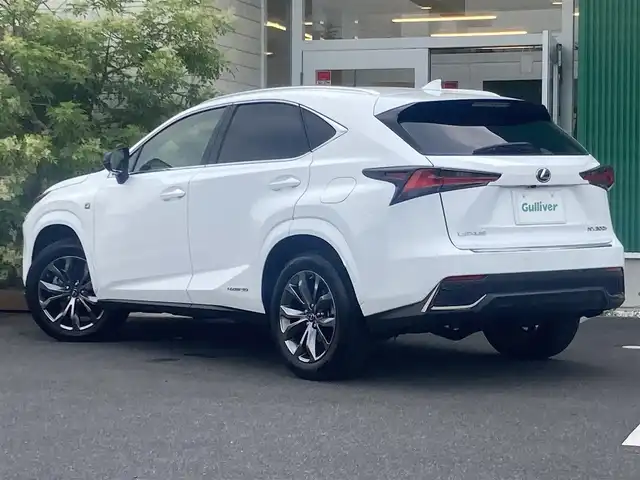 レクサス ＮＸ 300h Fスポーツ 岡山県 2020(令2)年 6.4万km ホワイトノーヴァガラスフレーク 純正10.3インチワイドディスプレイナビ/フルセグTV、Bluetooth、CD、DVD、AM、FM/全方位カメラ/3眼LEDヘッドライト/前席パワーシート/前席シートヒーター/前席エアシート/ステアリングヒーター/運転席メモリーシート/ハンズフリーパワーバックドア/リアフォグ/ヘッドライトウォッシャー/寒冷地仕様/ムーンルーフ/BSM/ヘッドアップディスプレイ/同色カラードフェンダーアーチモール/Fスポーツ専用アルミ製スポーツペダル&フットレスト/Fスポーツ専用スピンドルグリル/パドルシフト/Fスポーツ専用本革スポーツシート/レクサスプレミアムサウンドシステム/ビルトインETC2.0/電動パーキングブレーキ/パーキングサポートブレーキ/レクサスセーフティ＋/・プリクラッシュセーフティ/・レーンディパーチャーアラート/・オートマチックハイビーム/・アダブティブハイビームシステム/・レーダークルーズコントロール/ブラインドスポットモニター/リアクロストラフィックアラート/ロードサインアシスト/スカッフプレート