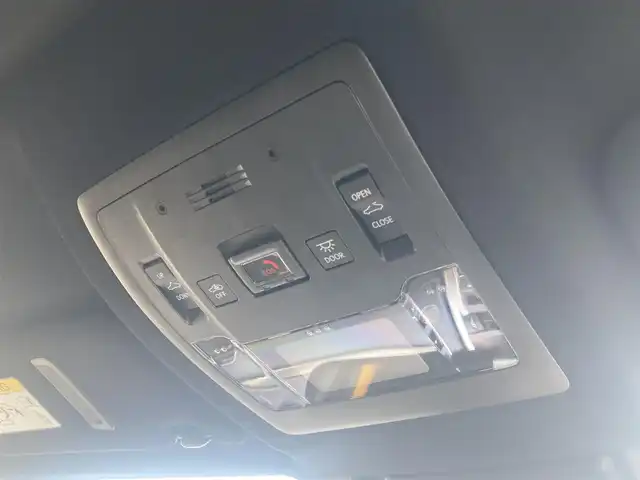 レクサス ＮＸ 300h Fスポーツ 岡山県 2020(令2)年 6.4万km ホワイトノーヴァガラスフレーク 純正10.3インチワイドディスプレイナビ/フルセグTV、Bluetooth、CD、DVD、AM、FM/全方位カメラ/3眼LEDヘッドライト/前席パワーシート/前席シートヒーター/前席エアシート/ステアリングヒーター/運転席メモリーシート/ハンズフリーパワーバックドア/リアフォグ/ヘッドライトウォッシャー/寒冷地仕様/ムーンルーフ/BSM/ヘッドアップディスプレイ/同色カラードフェンダーアーチモール/Fスポーツ専用アルミ製スポーツペダル&フットレスト/Fスポーツ専用スピンドルグリル/パドルシフト/Fスポーツ専用本革スポーツシート/レクサスプレミアムサウンドシステム/ビルトインETC2.0/電動パーキングブレーキ/パーキングサポートブレーキ/レクサスセーフティ＋/・プリクラッシュセーフティ/・レーンディパーチャーアラート/・オートマチックハイビーム/・アダブティブハイビームシステム/・レーダークルーズコントロール/ブラインドスポットモニター/リアクロストラフィックアラート/ロードサインアシスト/スカッフプレート