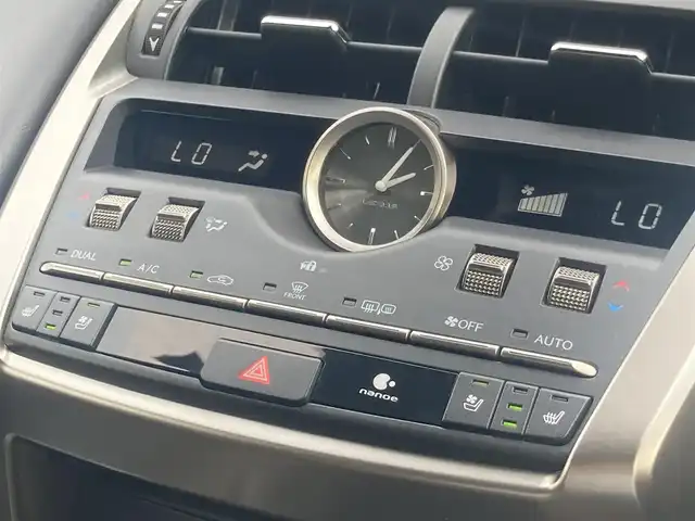 レクサス ＮＸ 300h Fスポーツ 岡山県 2020(令2)年 6.4万km ホワイトノーヴァガラスフレーク 純正10.3インチワイドディスプレイナビ/フルセグTV、Bluetooth、CD、DVD、AM、FM/全方位カメラ/3眼LEDヘッドライト/前席パワーシート/前席シートヒーター/前席エアシート/ステアリングヒーター/運転席メモリーシート/ハンズフリーパワーバックドア/リアフォグ/ヘッドライトウォッシャー/寒冷地仕様/ムーンルーフ/BSM/ヘッドアップディスプレイ/同色カラードフェンダーアーチモール/Fスポーツ専用アルミ製スポーツペダル&フットレスト/Fスポーツ専用スピンドルグリル/パドルシフト/Fスポーツ専用本革スポーツシート/レクサスプレミアムサウンドシステム/ビルトインETC2.0/電動パーキングブレーキ/パーキングサポートブレーキ/レクサスセーフティ＋/・プリクラッシュセーフティ/・レーンディパーチャーアラート/・オートマチックハイビーム/・アダブティブハイビームシステム/・レーダークルーズコントロール/ブラインドスポットモニター/リアクロストラフィックアラート/ロードサインアシスト/スカッフプレート