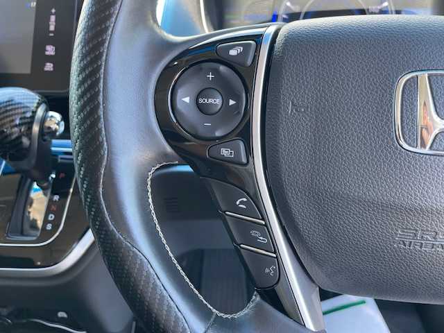 ホンダ オデッセイ ハイブリッド アブソルート ホンダセンシング 静岡県 2019(平31)年 6.9万km プラチナホワイトパール 純正ナビ/地デジTV/純正CD/DVD/Bluetooth/バック/全方位カメラ/フリップダウンリアモニター/両側パワースライドドア/ホンダセンシング/レーダークルーズコントロール/純正17インチAW/2.0ETC/スマートキー/スペアキー