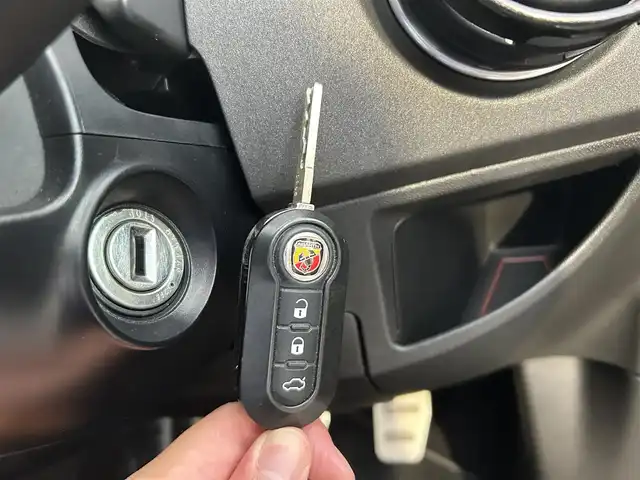 アバルト ５９５ コンペティツィオーネ 滋賀県 2019(平31)年 4.5万km ガンＭ 5MT/Sabeltシート/レッドキャリパー/純正ディスプレイオーディオ/バックカメラ/バックソナー/ETC/ドライブレコーダー/保証書/取説/スペアキー