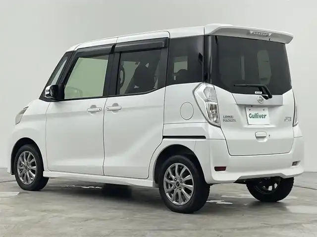 日産 デイズ ルークス ハイウェイスターターボ 群馬県 2014(平26)年 7.5万km ホワイトパール 純正７インチナビ　アラウンドビューモニター　両側パワースライドドア　ＨＩＤオートライト　ベンチシート　社外１４インチアルミホイール　横滑り防止装置　純正フロアマット　スマートキー　プッシュスタート