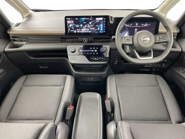 日産 セレナ e－4ORCE ハイウェイスターV 道央・札幌 2025(令7)年 0.1千km プリズムホワイト ・4WD/・寒冷地仕様/・e-4orce/・純正ナビ/　TV/BT/・純正フリップダウンモニター/・全方位カメラ/・両側パワースライドドア/・プロパイロット/・ハンズフリースライドドア/・デジタルインナーミラー/・置くだけ充電/・オートマチックハイビーム/・オートライト/・LEDヘッドライト/・フォグランプ/・前席/２列目シートヒーター/・ステアリングヒーター/・ハンドル支援/・ビルトインETC/・スペアキー/・16インチ純正アルミホイール/・取扱説明書/・保証書
