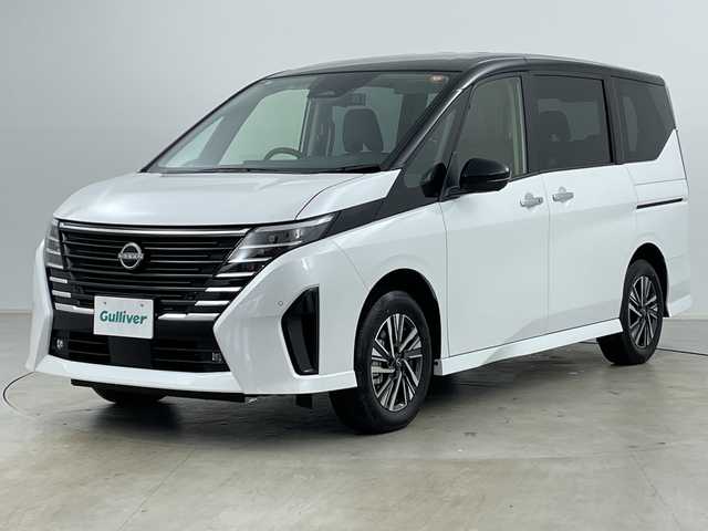 日産 セレナ e－4ORCE ハイウェイスターV 道央・札幌 2025(令7)年 0.1千km プリズムホワイト ・4WD/・寒冷地仕様/・e-4orce/・純正ナビ/　TV/BT/・純正フリップダウンモニター/・全方位カメラ/・両側パワースライドドア/・プロパイロット/・ハンズフリースライドドア/・デジタルインナーミラー/・置くだけ充電/・オートマチックハイビーム/・オートライト/・LEDヘッドライト/・フォグランプ/・前席/２列目シートヒーター/・ステアリングヒーター/・ハンドル支援/・ビルトインETC/・スペアキー/・16インチ純正アルミホイール/・取扱説明書/・保証書