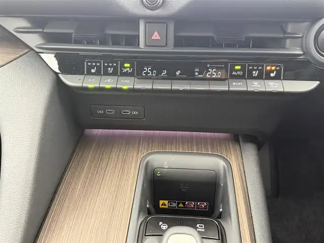 トヨタ クラウン Z 愛知県 2025(令7)年 0.7万km プレシャスホワイトパール トヨタセーフティーセンス/トヨタチームメイト/・アドバンスパーク/純正12.3型ディスプレイナビ/・フルセグTV/・Bluetooth/・Applecarplay/アラウンドビューモニター/ベンチレーション/全席エアシート/全席シートヒーター/革巻きステアリング/ステアリングリモコン/後席サンシェード/デジタルインナーミラー/Qi充電/BSM/AC100V/ワイパーデアイサー/ETC2.0/ステアリングヒーター/HUD