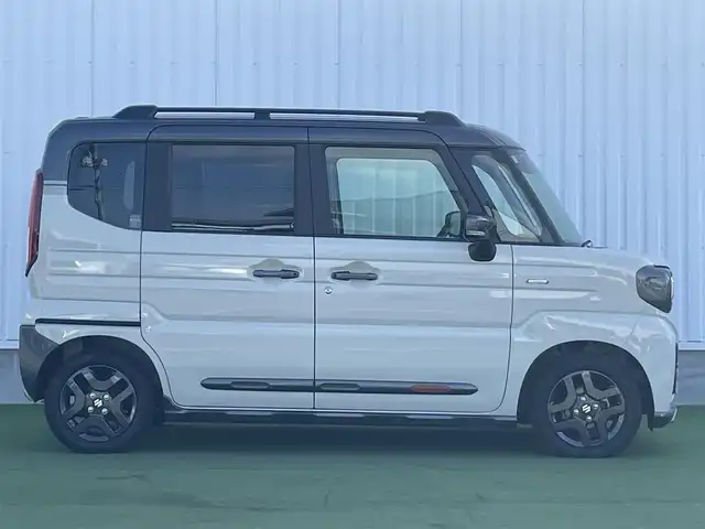 スズキ スペーシア ギア HYBRID XZ 香川県 2024(令6)年 0.3万km 黄Ⅱ ヘッドアップディスプレイ/両側パワースライドドア/シートヒーター/ステアリングヒーター/スズキセーフティサポート/→デュアルカメラブレーキサポート（衝突軽減）/→車線逸脱抑制機能/→アダプティブクルーズコントロール/→誤発進抑制機能/→標識認識機能/ルーフレール/ステアリングヒーター/ステアリングリモコン/LEDオートライト/LEDフォグランプ/電動格納ミラー（ウィンカー付）/12V電源/後席サンシェード/後席オットマン/スマートキー