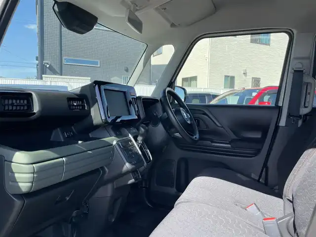 スズキ スペーシア ギア HYBRID XZ 香川県 2024(令6)年 0.3万km 黄Ⅱ ヘッドアップディスプレイ/両側パワースライドドア/シートヒーター/ステアリングヒーター/スズキセーフティサポート/→デュアルカメラブレーキサポート（衝突軽減）/→車線逸脱抑制機能/→アダプティブクルーズコントロール/→誤発進抑制機能/→標識認識機能/ルーフレール/ステアリングヒーター/ステアリングリモコン/LEDオートライト/LEDフォグランプ/電動格納ミラー（ウィンカー付）/12V電源/後席サンシェード/後席オットマン/スマートキー
