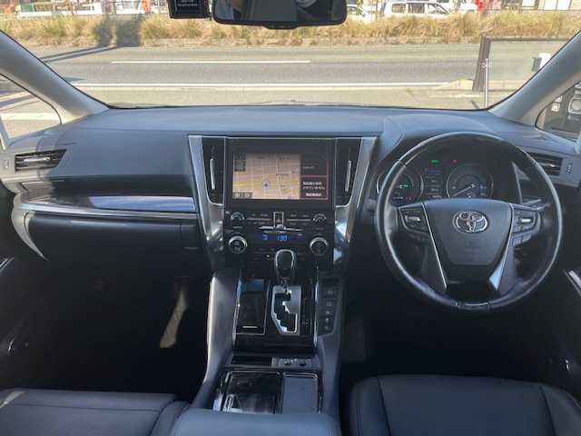 トヨタ アルファードハイブリット SR Cパッケージ 三重県 2022(令4)年 1.5万km ダークレッドマイカメタリック セーフティセンス/・プリクラッシュセーフティ/・レーントレーシングアシスト/・ロードサインアシスト/・アダプティブハイビームアシスト/・全車速追従機能付レーダークルーズコントロール/パーキングサポートブレーキ/JBLプレミアムサウンドシステム/純正13.3型フリップダウンモニター/純正10.5型SDナビ/フルセグTV/【CD/DVD/MSV/Bluetooth/USB/Miracast】/パノラミックビューモニター/ビルトインETC/前後ドライブレコーダー/ステアリングヒーター/AC100V電源/両側パワースライドドア/パワーバックドア/レザーシート/D/N席シートベンチレーション/D/N席シートヒーター/D/N席パワーシート/オートライト/三眼LEDヘッドランプ/LEDフロントフォグランプ/シーケンシャルターンランプ/225/60R17インチ純正AW/プッシュスタート/スマートキー/純正フロアマット