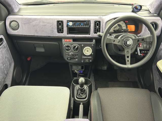 スズキ アルト F 大阪府 2016(平28)年 4.9万km ピュアレッド ワークス仕様/NARDIステアリング/零1000パワーチャンバー/AUTO GAUGE 水温計/PIVOTブースト計/社外タワーバー/D席スイスポ純正シート/社外15インチアルミホイール/【F-Direction/WS-5】/社外車高調/デジタルインナーミラー/パープルスウェードトリム/ラジオ/CD