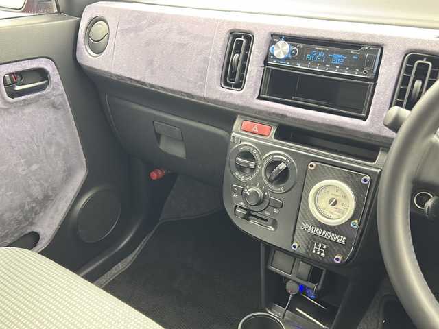 スズキ アルト F 大阪府 2016(平28)年 4.9万km ピュアレッド ワークス仕様/NARDIステアリング/零1000パワーチャンバー/AUTO GAUGE 水温計/PIVOTブースト計/社外タワーバー/D席スイスポ純正シート/社外15インチアルミホイール/【F-Direction/WS-5】/社外車高調/デジタルインナーミラー/パープルスウェードトリム/ラジオ/CD