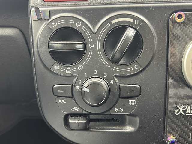 スズキ アルト F 大阪府 2016(平28)年 4.9万km ピュアレッド ワークス仕様/NARDIステアリング/零1000パワーチャンバー/AUTO GAUGE 水温計/PIVOTブースト計/社外タワーバー/D席スイスポ純正シート/社外15インチアルミホイール/【F-Direction/WS-5】/社外車高調/デジタルインナーミラー/パープルスウェードトリム/ラジオ/CD