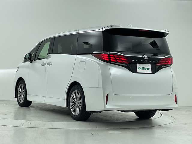 トヨタ アルファード Z 大阪府 2025(令7)年 0.2万km プラチナホワイトパールマイカ トヨタセーフティセンス/　・プリクラッシュセーフティ/　・レーントーシングアシスト/　・レーンディパーチャーアラート/　・レーダークルーズコントロール/　・ロードサインアシスト/　・アダプティブハイビームシステム/　・プロアクティブドライビングアシスト/純正メモリナビ/　BT/HDMI/フルセグ/AppleCarPray/AndroidAuto/パノラミックビューモニター/バックカメラ/両側パワースライドドア/パワーバックドア/LEDオートライト/フォグランプ/合皮レザーシート/パワーシート/シートヒーター/エアシート/純正18インチアルミホイール/ブラインドスポットモニター/パーキングサポートブレーキ/デジタルインナーミラー/ステアリングヒーター/置くだけ充電/スマートキー/ETC2.0