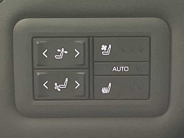 トヨタ アルファード Z 大阪府 2025(令7)年 0.2万km プラチナホワイトパールマイカ トヨタセーフティセンス/　・プリクラッシュセーフティ/　・レーントーシングアシスト/　・レーンディパーチャーアラート/　・レーダークルーズコントロール/　・ロードサインアシスト/　・アダプティブハイビームシステム/　・プロアクティブドライビングアシスト/純正メモリナビ/　BT/HDMI/フルセグ/AppleCarPray/AndroidAuto/パノラミックビューモニター/バックカメラ/両側パワースライドドア/パワーバックドア/LEDオートライト/フォグランプ/合皮レザーシート/パワーシート/シートヒーター/エアシート/純正18インチアルミホイール/ブラインドスポットモニター/パーキングサポートブレーキ/デジタルインナーミラー/ステアリングヒーター/置くだけ充電/スマートキー/ETC2.0