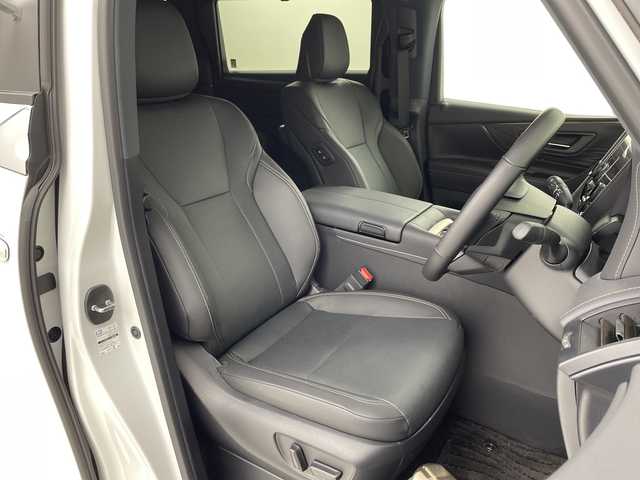 トヨタ アルファード Z 大阪府 2025(令7)年 0.2万km プラチナホワイトパールマイカ トヨタセーフティセンス/　・プリクラッシュセーフティ/　・レーントーシングアシスト/　・レーンディパーチャーアラート/　・レーダークルーズコントロール/　・ロードサインアシスト/　・アダプティブハイビームシステム/　・プロアクティブドライビングアシスト/純正メモリナビ/　BT/HDMI/フルセグ/AppleCarPray/AndroidAuto/パノラミックビューモニター/バックカメラ/両側パワースライドドア/パワーバックドア/LEDオートライト/フォグランプ/合皮レザーシート/パワーシート/シートヒーター/エアシート/純正18インチアルミホイール/ブラインドスポットモニター/パーキングサポートブレーキ/デジタルインナーミラー/ステアリングヒーター/置くだけ充電/スマートキー/ETC2.0