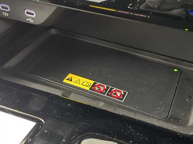 トヨタ アルファード Z 大阪府 2025(令7)年 0.2万km プラチナホワイトパールマイカ トヨタセーフティセンス/　・プリクラッシュセーフティ/　・レーントーシングアシスト/　・レーンディパーチャーアラート/　・レーダークルーズコントロール/　・ロードサインアシスト/　・アダプティブハイビームシステム/　・プロアクティブドライビングアシスト/純正メモリナビ/　BT/HDMI/フルセグ/AppleCarPray/AndroidAuto/パノラミックビューモニター/バックカメラ/両側パワースライドドア/パワーバックドア/LEDオートライト/フォグランプ/合皮レザーシート/パワーシート/シートヒーター/エアシート/純正18インチアルミホイール/ブラインドスポットモニター/パーキングサポートブレーキ/デジタルインナーミラー/ステアリングヒーター/置くだけ充電/スマートキー/ETC2.0