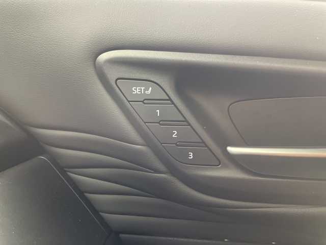 トヨタ アルファード Z 大阪府 2025(令7)年 0.2万km プラチナホワイトパールマイカ トヨタセーフティセンス/　・プリクラッシュセーフティ/　・レーントーシングアシスト/　・レーンディパーチャーアラート/　・レーダークルーズコントロール/　・ロードサインアシスト/　・アダプティブハイビームシステム/　・プロアクティブドライビングアシスト/純正メモリナビ/　BT/HDMI/フルセグ/AppleCarPray/AndroidAuto/パノラミックビューモニター/バックカメラ/両側パワースライドドア/パワーバックドア/LEDオートライト/フォグランプ/合皮レザーシート/パワーシート/シートヒーター/エアシート/純正18インチアルミホイール/ブラインドスポットモニター/パーキングサポートブレーキ/デジタルインナーミラー/ステアリングヒーター/置くだけ充電/スマートキー/ETC2.0