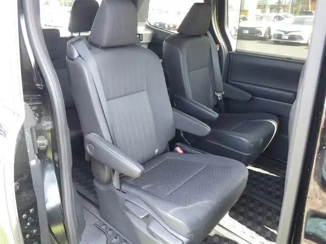 トヨタ ヴォクシー S－G 千葉県 2022(令4)年 5万km アティチュードブラックマイカ Toyota Safety Sense/・プリクラッシュセーフティ/・レーンディパーチャーアラート/・オートハイビーム/・レーダークルーズコントロール/左パワースライドドア/右イージークローザードア/純正メモリーナビ/地デジTV/【DVD/CD再生機能　Bluetooth接続】/バックカメラ/ETC（2.0）/LEDヘッドライト/純正16インチアルミホイル/サイド/カーテンエアバッグ/スマートキー